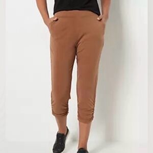 Susan Graver Liquid Knit Capris, size XL
